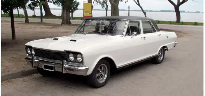 Weißer Oldtimer – beispielhaftes Ankaufsfahrzeug in Bad Salzuflen